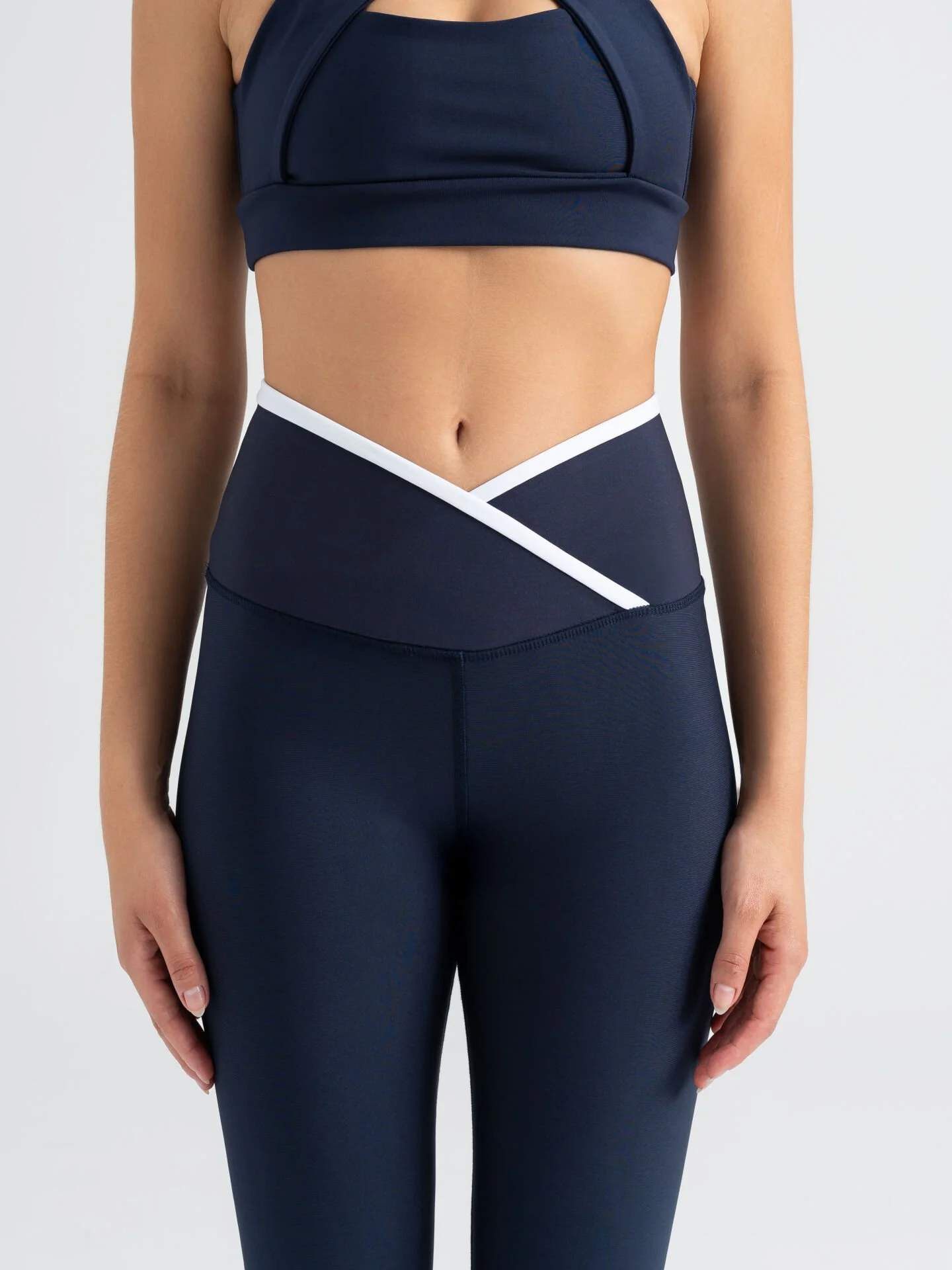Çapraz Beli Beyaz Biye Detaylı Spor Tayt Lacivert
