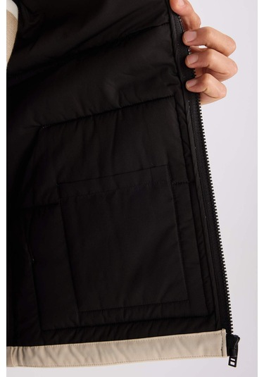 DeFacto Regular Fit Kolej Yaka Fermuarlı Çift Cepli Mevsimlik Hafif İnce Bomber Şişme Yelek D6287AX25SPER83