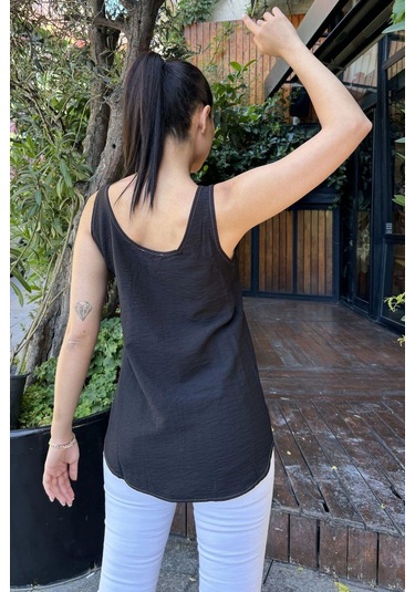 Kadın Siyah Yuvarlak Yaka Ve Düğme Detaylı, Kalın Askılı Keten Atlet Bluz Siyah