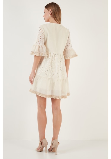 Lela Pamuklu Volanlı Güpür Detaylı Fistolu Mini Bayan Elbise 6531617 Ekru