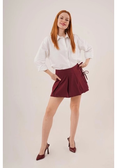 Önü Piliseli Yandan Bağlama Detaylı Bordo Mini Şort Etek Bordo