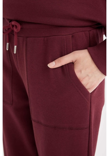 Defacto Regular Fit Beli Lastikli Bağcıklı Cepli Basic Düz Jogger Eşofman Altı V2699AZ24WNBR248 Bordo Defacto Regular Fit Beli Lastikli Bağcıklı Cepli Basic Düz Jogger Eşofman Altı V2699AZ24WNBR248 Bordo