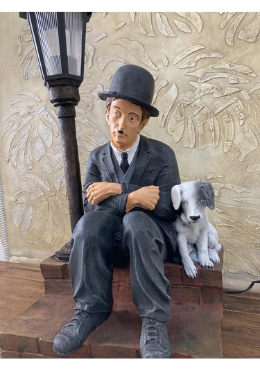 Charlie Chaplin Sokak Lambası Altın Siyah