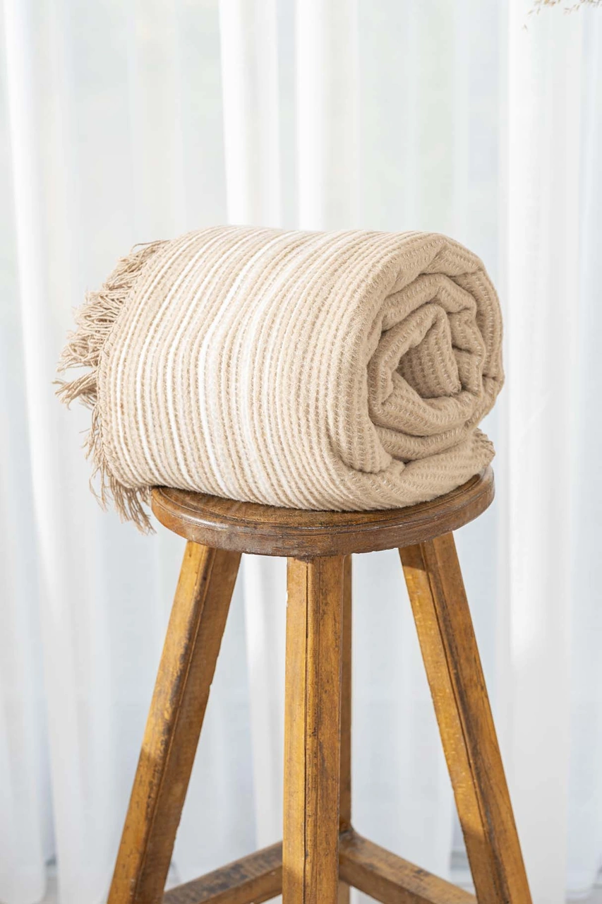 Veloura Bej Tek Kişilik Battaniye - Tv Battaniyesi 135x180 Cm Bej