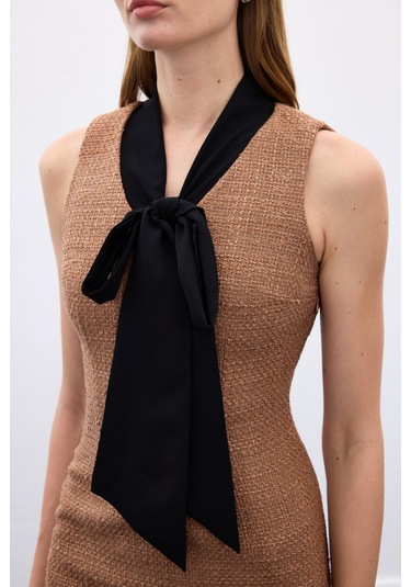 Fularlı Kolsuz Tüvit Elbise - Karamel-136639 Karamel