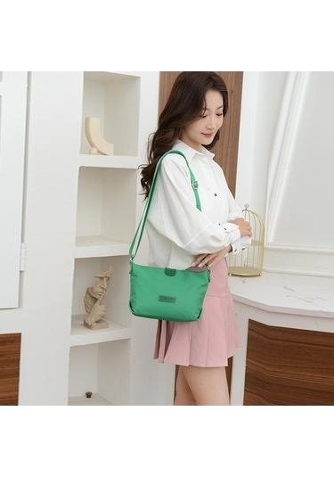 Tongxida Mcrtrade Kadınlar İçin Askılı Omuz Naylon Crossbody Çanta Kahverengi Kova Şekil Askılı Renkler Bayanlar Moda 2024 Lm Kahverengi