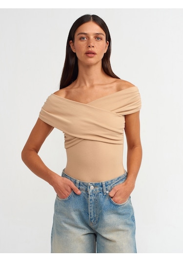 Dilvin Omuzları Açık Büzgülü Bodysuit Bej