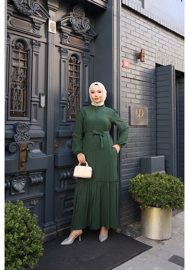 Kadın Yeşil Boydan Düğmeli Eteği Piliseli Kuşaklı Lara Keten Uzun Tesettür Elbise Yeşil