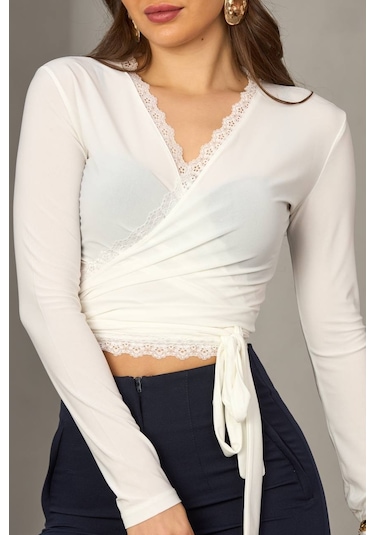 Kadın Dantel Detaylı Kruvaze Bağlamalı Crop Bluz Ekru