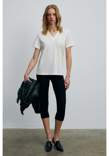 Grımelange Alıne Kadın %100 Organik Pamuk Derin V Yakalı Comfort Fit Ekru T-shirt Ekru