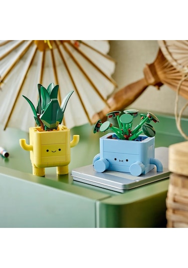 LEGO® Botanicals Mutlu Bitkiler 10349 - 9 Yaş ve Üzeri Çocuklar için Dekoratif Çiçek Yapım Seti (217 Parça)