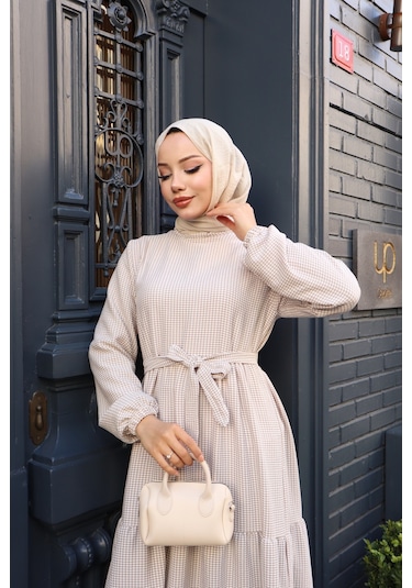 Kadın Kahve Küçük Kareli Kat Kat Kuşaklı Uzun Gofre Kumaş Tesettür Elbise 0220 Kahve
