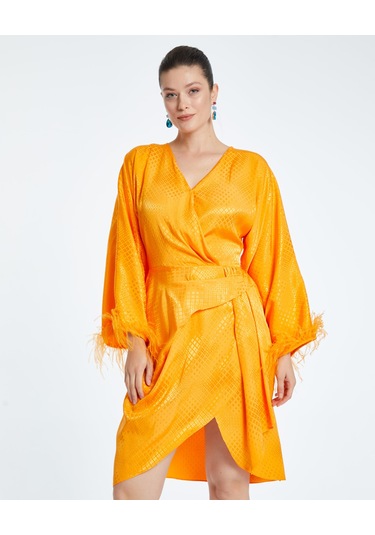 Saten Dokulu Tüy Detaylı Kruvaze Elbise Kuşaklı Ve Drapeli Özel Tasarım Orange