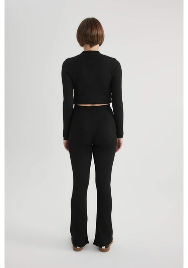 DeFacto Ribana Pantolon Flayer İspanyol Paça Yüksek Bel B3820AX23WNBK27 DeFacto Ribana Pantolon Flayer İspanyol Paça Yüksek Bel B3820AX23WNBK27
