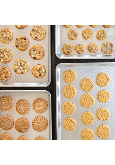 Nordicware Prism Büyük Fırın Tepsisi 53 X 38 Cm - Paslanmaz Çelik