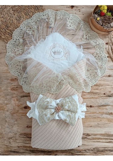 Örgü Tericotton Taç Nakışlı İncili Güpür Çift Fiyonk Papatya Güpür Trilüks Kundak Bebek Battaniyesi Bej