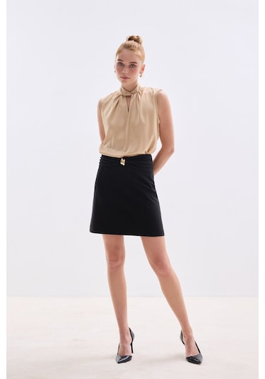 Sateen Bel Aksesuarlı Mini Etek - Siyah-136789 Siyah