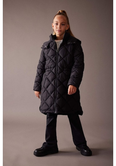 Defacto Kız Çocuk Su İtici Kapüşonlu Kapitoneli Uzun Kaban A0890A823AUBK27 Siyah Defacto Kız Çocuk Su İtici Kapüşonlu Kapitoneli Uzun Kaban A0890A823AUBK27 Siyah