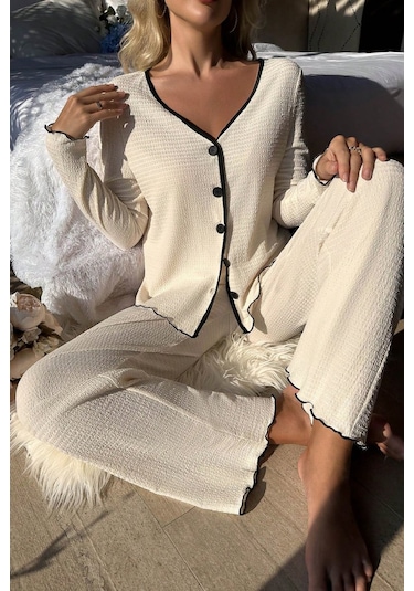 İkikareshop Kadın Beyaz Örme Kumaş V Yaka Düğmeli Rahat Şık Pijama Takımı Çok Renkli