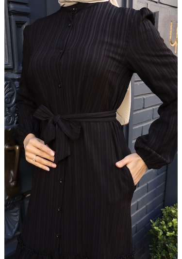 Kadın Siyah Boydan Düğmeli Eteği Piliseli Kuşaklı Lara Keten Uzun Tesettür Elbise Siyah