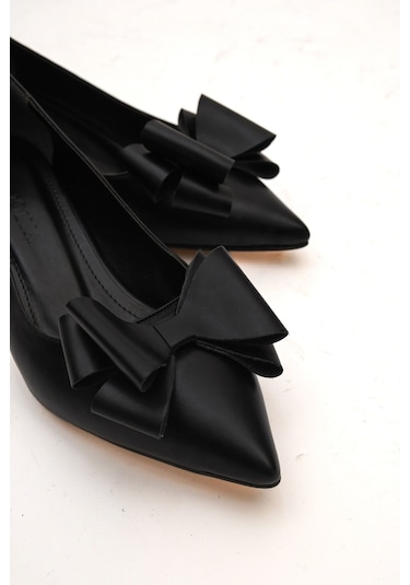 Renata Siyah Fiyonklu 4cm Sivri Burun Topuklu Ayakkabı Siyah Cilt