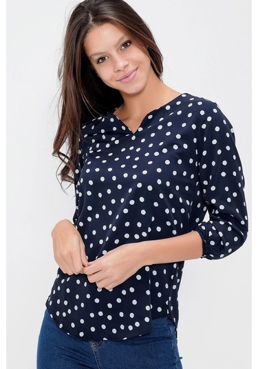 Kadın Lacivert Yakası Yırtmaçlı Krep Bluz Truvakar Kol Puantiyeli Ve Giy Çık - Tesettüre Uygun Lacivert Kadın Lacivert Yakası Yırtmaçlı Krep Bluz Truvakar Kol Puantiyeli Ve Giy Çık - Tesettüre Uygun Lacivert