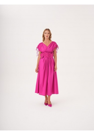 Kadın Bel Detaylı Kısa Kollu Elbise Çiçek Aplikeli, Büzgü Ve Bağcık Detaylı, %100 Pamuk Fuşya