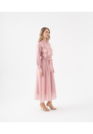 3d Çiçek Aplikeli Kuşaklı Gömlek Elbise Pudra