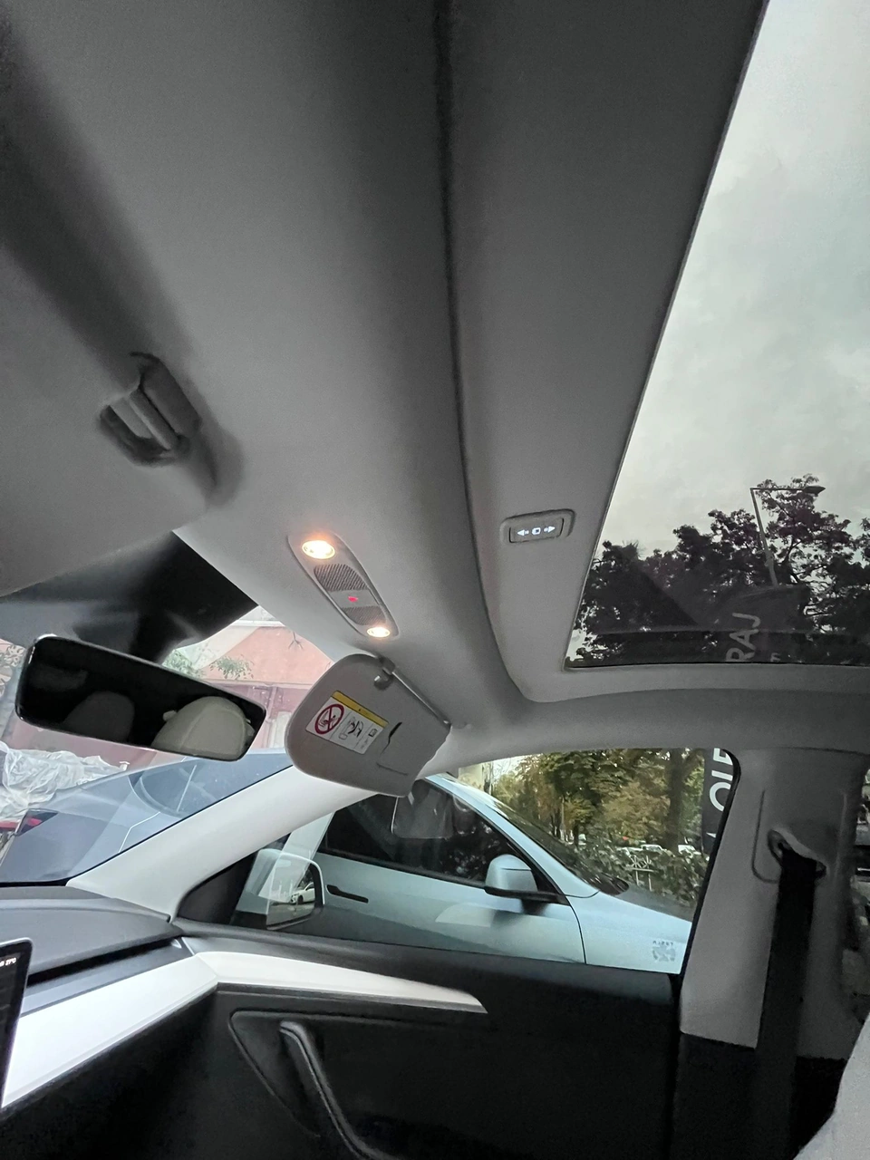 2025+ Tesla Model Y Yeni Junıper İçin Elektrikli Tavan Perdesi