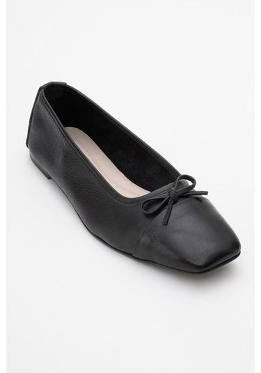 Romy Siyah-siyah Cilt Hakiki Deri Küt Burunlu Fiyonklu Kadın Babet Ayakkabı Siyah