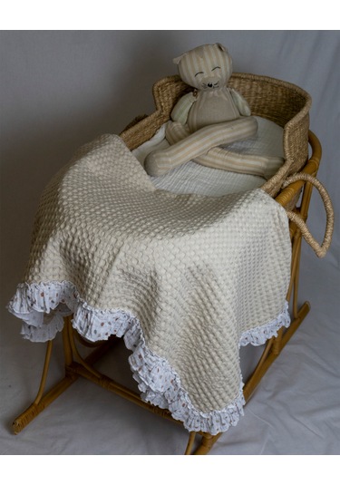 Waffle Kumaş Müslin Fırfır Detaylı Örtü 90x100 CM 100 Pamuk Yumuşacık ve Çok Amaçlı Krem