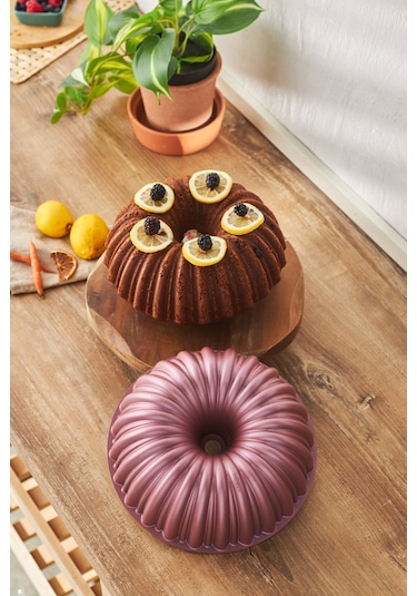 Karaca  Cake Pro Dilimli Pembe Döküm Kek Kalıbı