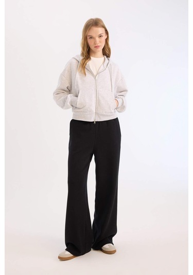 DeFacto Coool Wide Leg Beli Lastikli Geniş Bol Kadın Paça Eşofman Altı B3345AX25SPBK81 - Siyah DeFacto Coool Wide Leg Beli Lastikli Geniş Bol Kadın Paça Eşofman Altı B3345AX25SPBK81 - Siyah