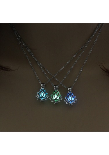 Gece Parlayan Lotus Çiçeği Kolye Gümüş