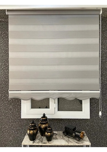 Gri Geniş Pliseli Zebra Stor Perde Eteği Dilimli Alüminyum Kasa+metal Ayak