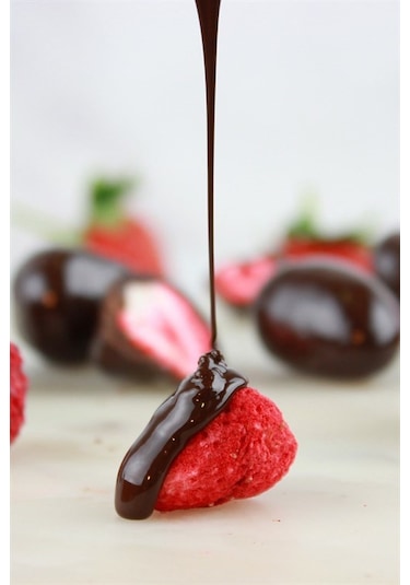 Bitter Çikolata Kaplı Çilek Draje Set (3 Adet)