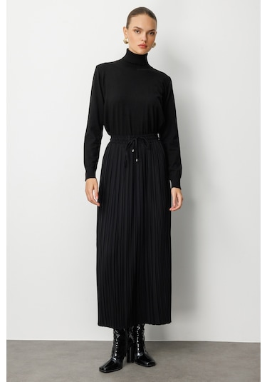 Mizalle Beli İpli İnce Piliseli Siyah Maksi Etek Siyah