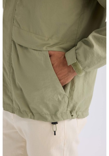 DeFacto Regular Fit Kapüşonlu Fermuarlı Cepli Mevsimlik Baharlık Yağmurluk D6305AX25SPKH271