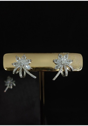 Çiçek Motifli Taşlı Gümüş Takı Seti - Kolye Ucu, Küpe Ve Yüzük - Zarif Ve Şık Tasarım Gümüş