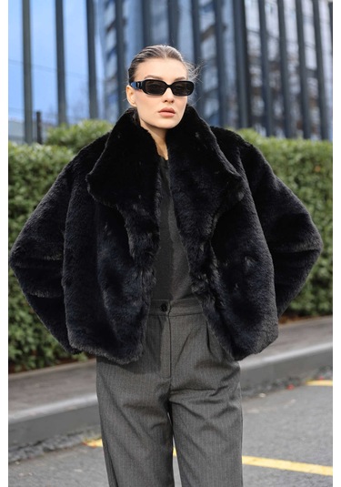 Giyim Dünyası Kadın Kürklü Mont Siyah 001
