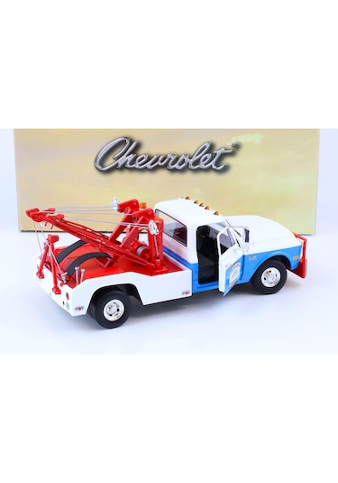 1:18 Greenlight 1969 Chevrolet C-30 Dually Wrecker