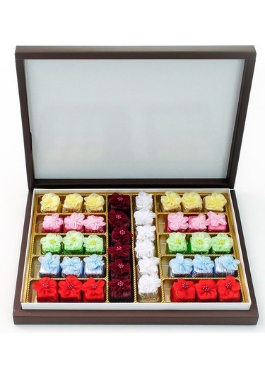 Nin Askılı Çiçek Dekorlu Fındık Giandujalı Bütün Fındıklı Sütlü Spesiyal Çikolata 525g