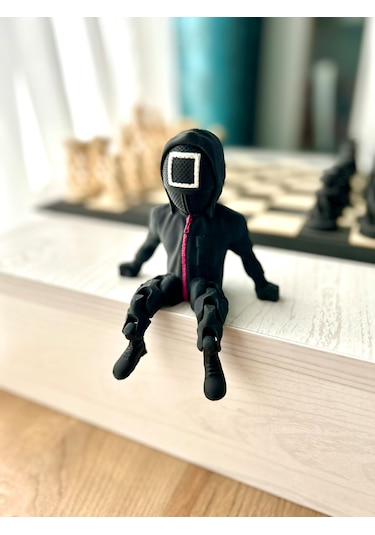 Squid Game Subay Figürü - 10cm