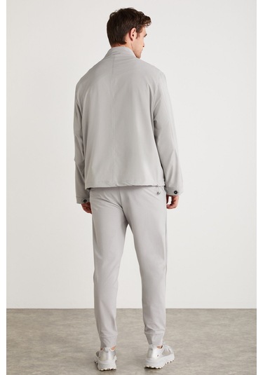 Roger Erkek Esneyen Teknik Kumaşlı Çift Fermuarlı Astarlı Kol Manşetli Kapaklı Cepli Gri Ceket