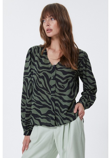 Yeşil V Yaka Gömlek Desenli