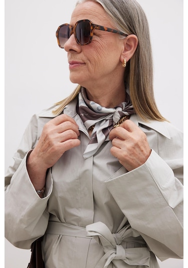 Manuka Desenli Saten Boyun Fuları Antıque Bej - Kahverengi