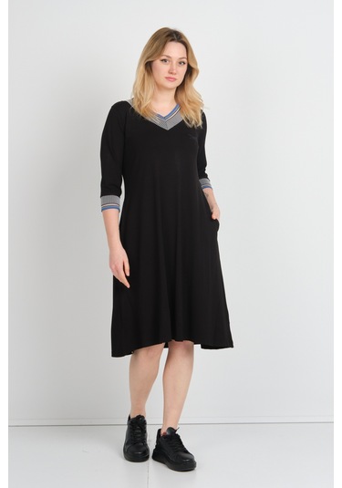 Sistas Kadın V Yaka Yarım Kol Kelebek İşlemeli Çift Cepli Elbise 24426 Siyah Siyah