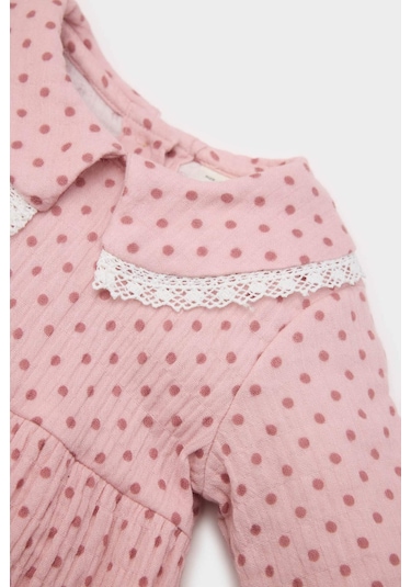 DeFacto Kız Bebek Yenidoğan 2'li Takım Müslin Geniş Yaka Uzun Kollu Tulum Külotlu Çorap E2384A525SPPR345