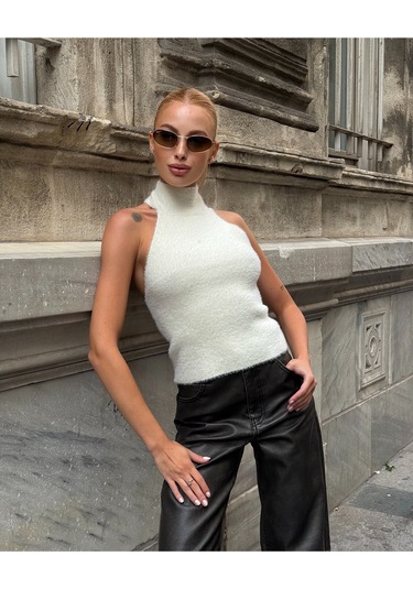 Kadın Yarım Balıkçı Yaka Full Esnek Sakallı Sırt Dekolteli Spor Şık Tasarım Sırtı Açık Bluz Ekru