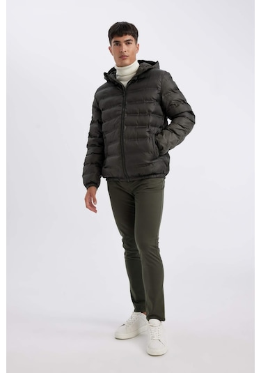 DeFacto Su İtici Şişme Mont Slim Fit Dar Kesim Kapüşonlu Fermuarlı Cepli D1185AX24WNKH153
